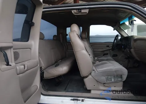 2002 Chevrolet Silverado 1500 z USA, uszkodzony, nr VIN 2GCEC19W821229088